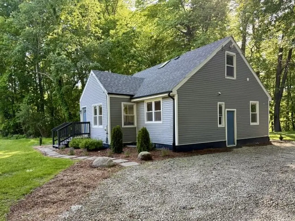 16002 Lakeside Road Chikaming Township MI 49129