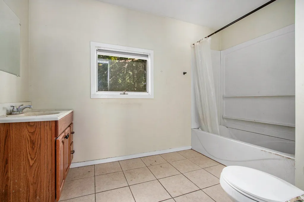 1005 E Front Street Buchanan City MI 49107