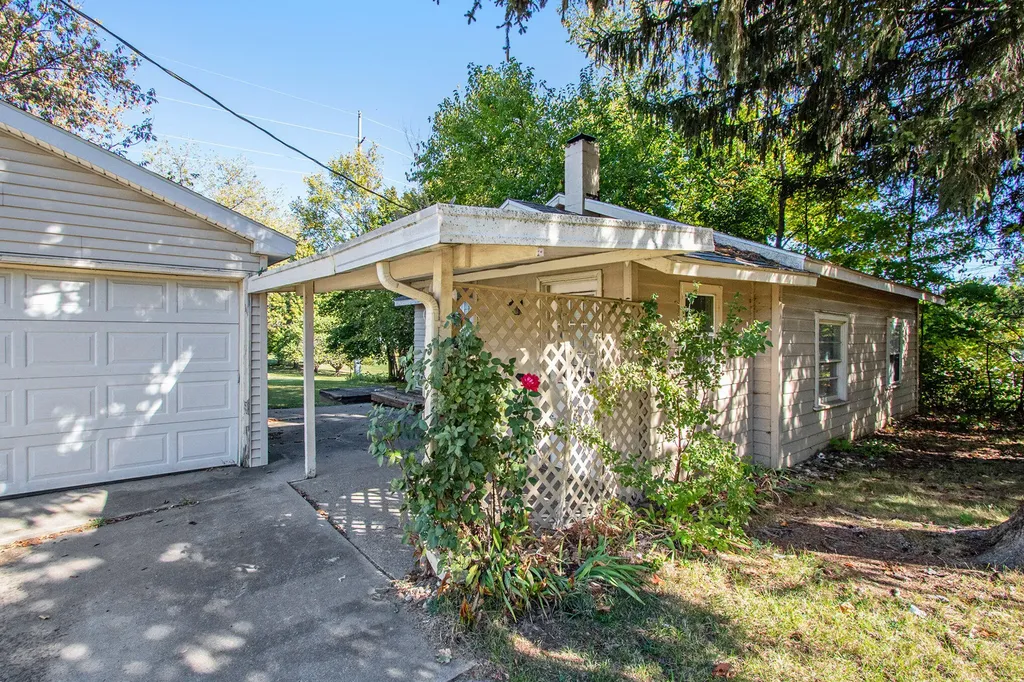 1005 E Front Street Buchanan City MI 49107