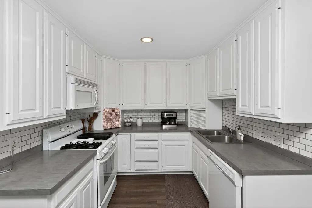 52464 Twin Lakeview Drive Wayne Township MI 49047