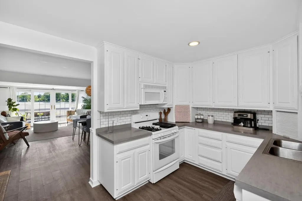 52464 Twin Lakeview Drive Wayne Township MI 49047