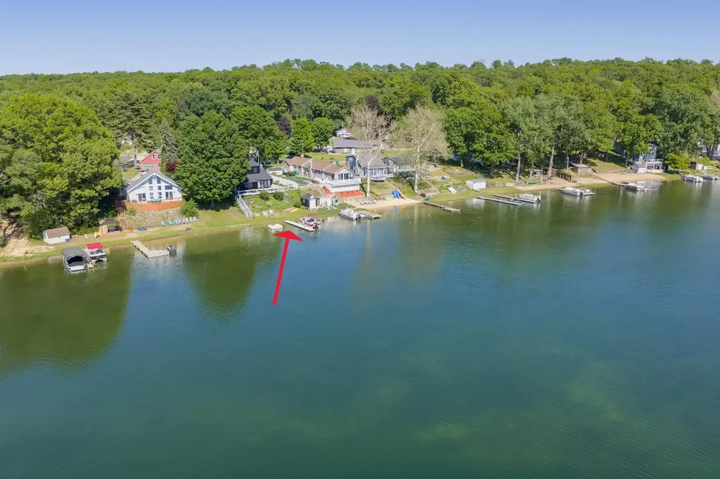 52464 Twin Lakeview Drive Wayne Township MI 49047