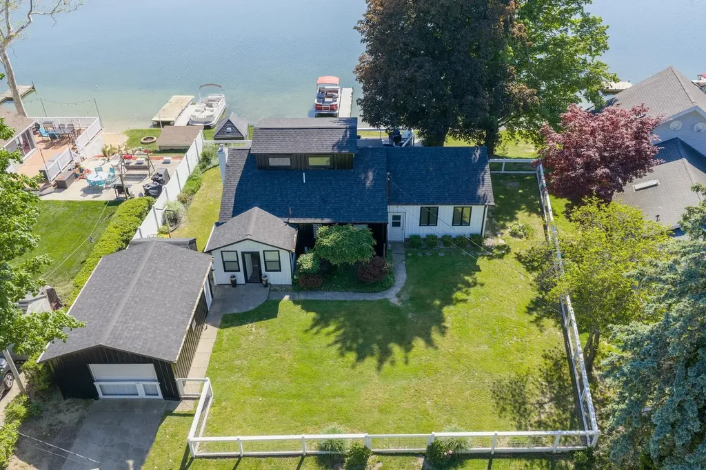 52464 Twin Lakeview Drive Wayne Township MI 49047