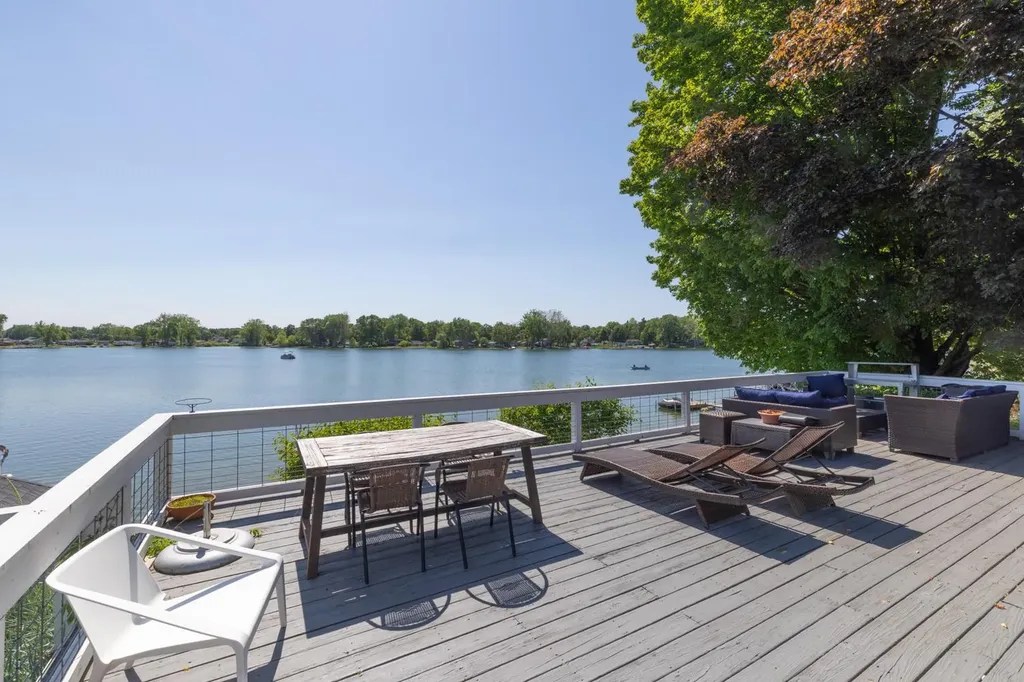 52464 Twin Lakeview Drive Wayne Township MI 49047