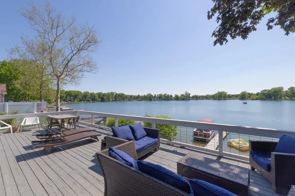 52464 Twin Lakeview Drive Wayne Township MI 49047