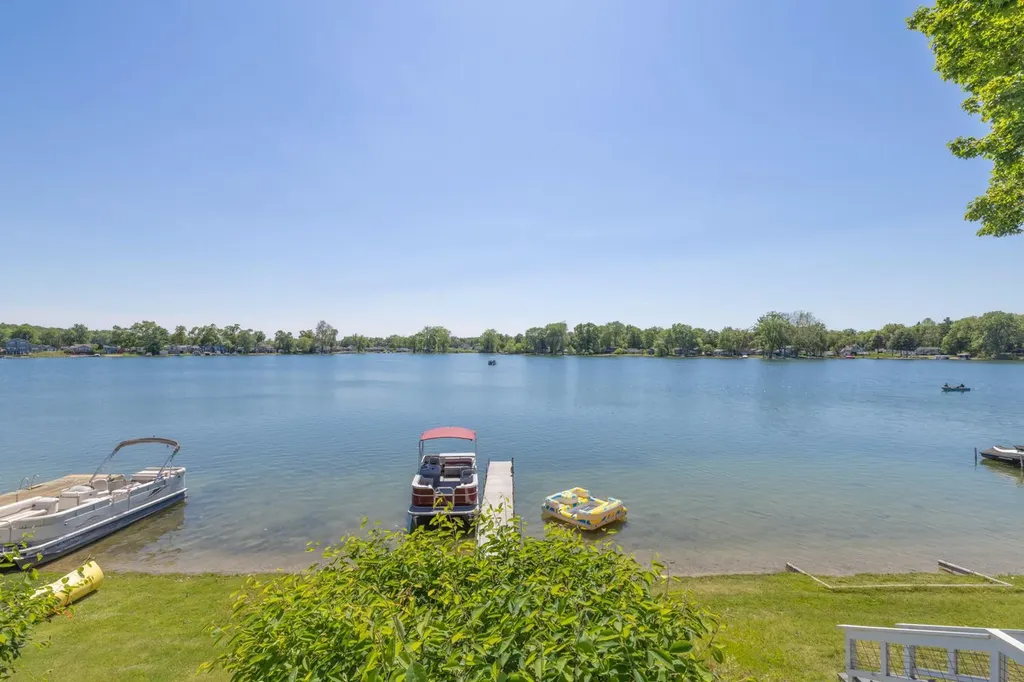 52464 Twin Lakeview Drive Wayne Township MI 49047