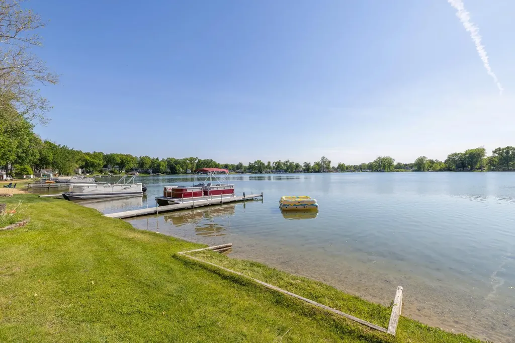 52464 Twin Lakeview Drive Wayne Township MI 49047