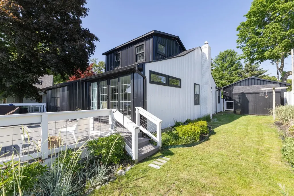 52464 Twin Lakeview Drive Wayne Township MI 49047