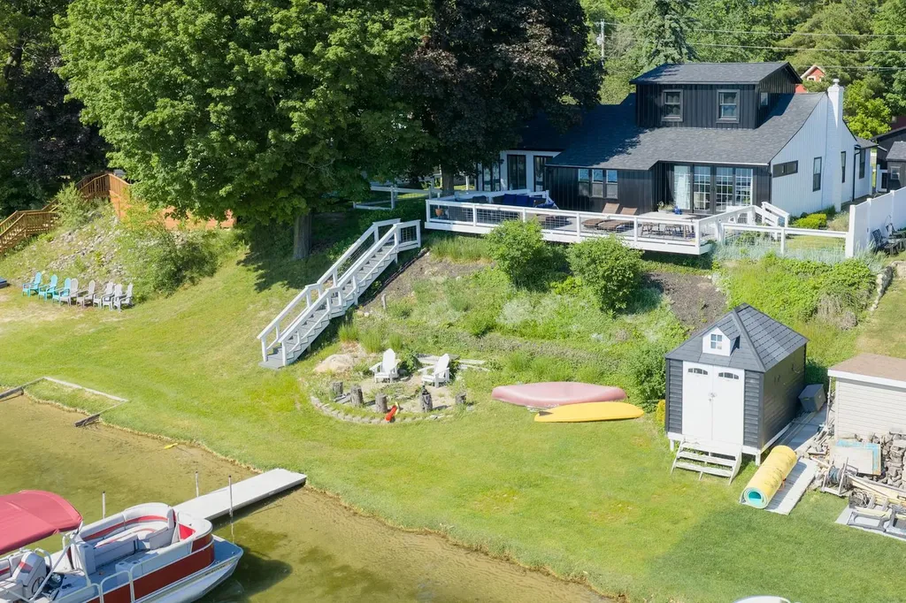 52464 Twin Lakeview Drive Wayne Township MI 49047