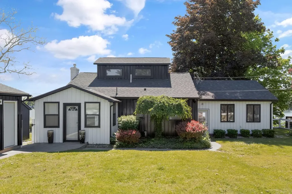 52464 Twin Lakeview Drive Wayne Township MI 49047