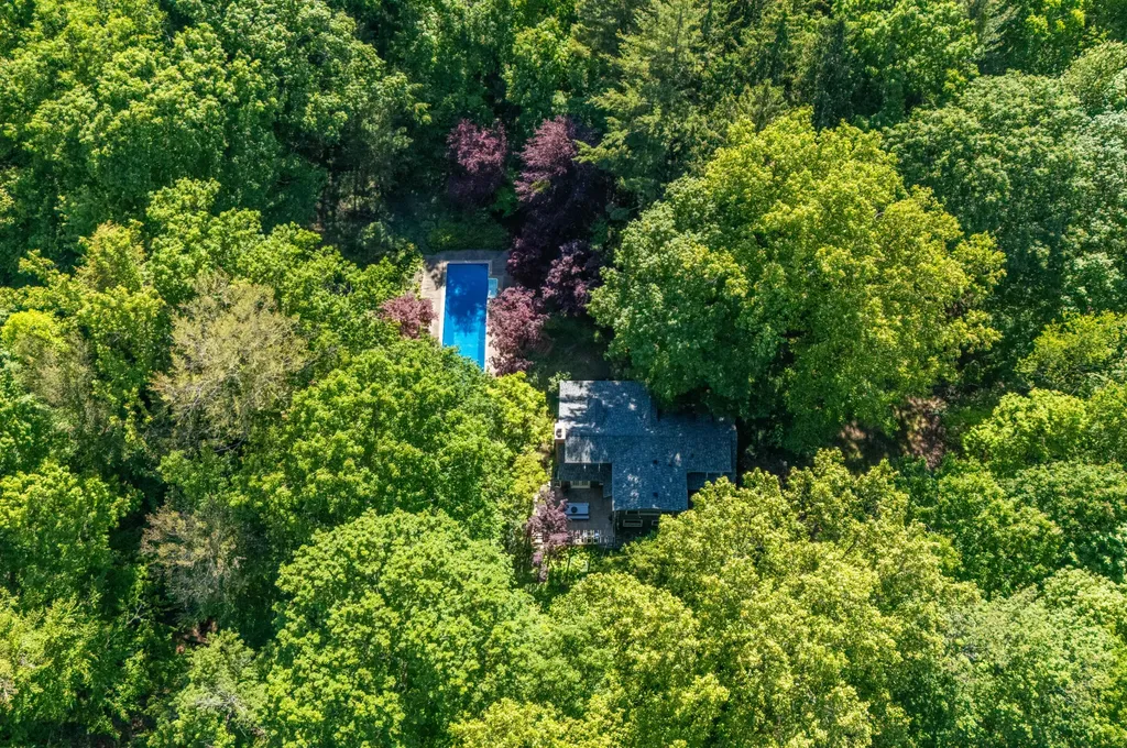 13165 Birchwood Drive Chikaming Township MI 49115