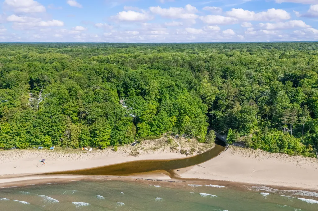 13165 Birchwood Drive Chikaming Township MI 49115