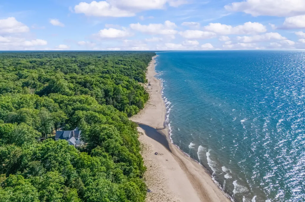 13165 Birchwood Drive Chikaming Township MI 49115