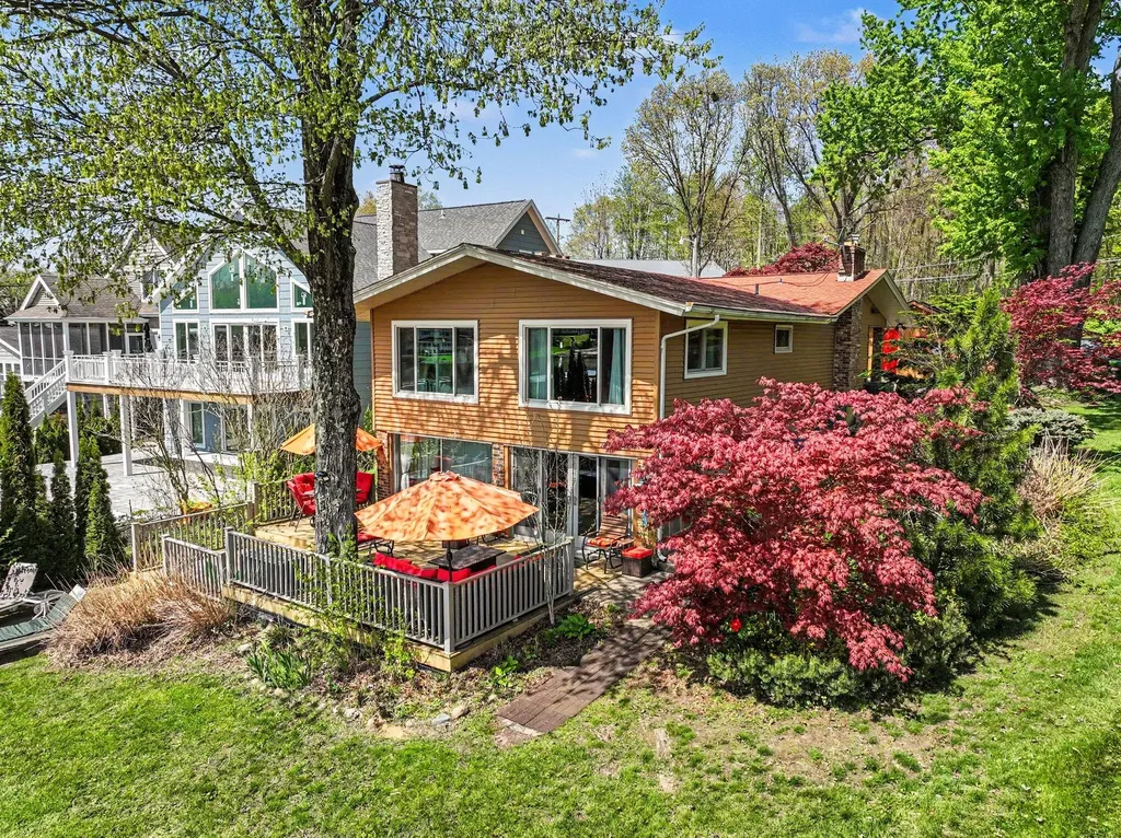 50575 W Lakeshore Drive Silver Creek Township MI 49047