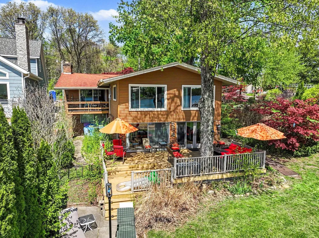 50575 W Lakeshore Drive Silver Creek Township MI 49047