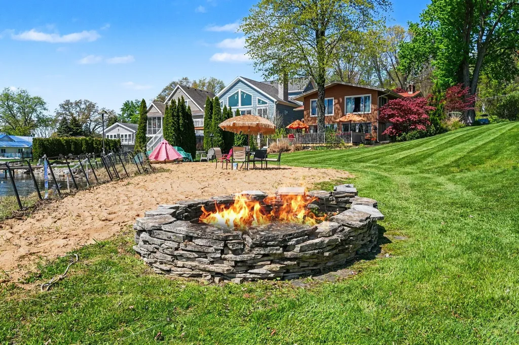 50575 W Lakeshore Drive Silver Creek Township MI 49047
