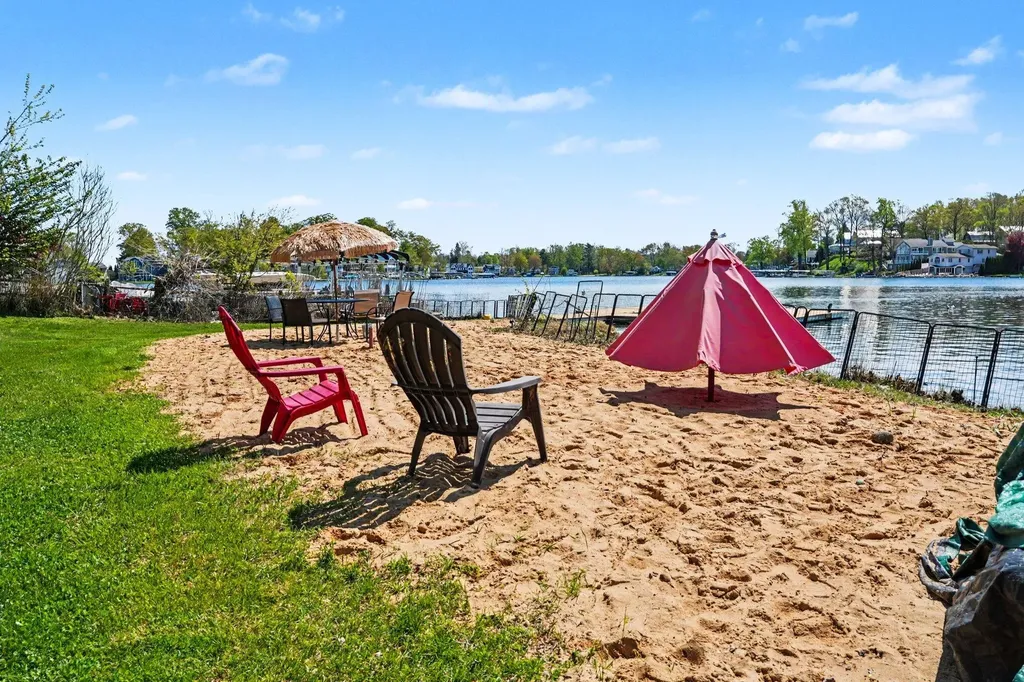 50575 W Lakeshore Drive Silver Creek Township MI 49047