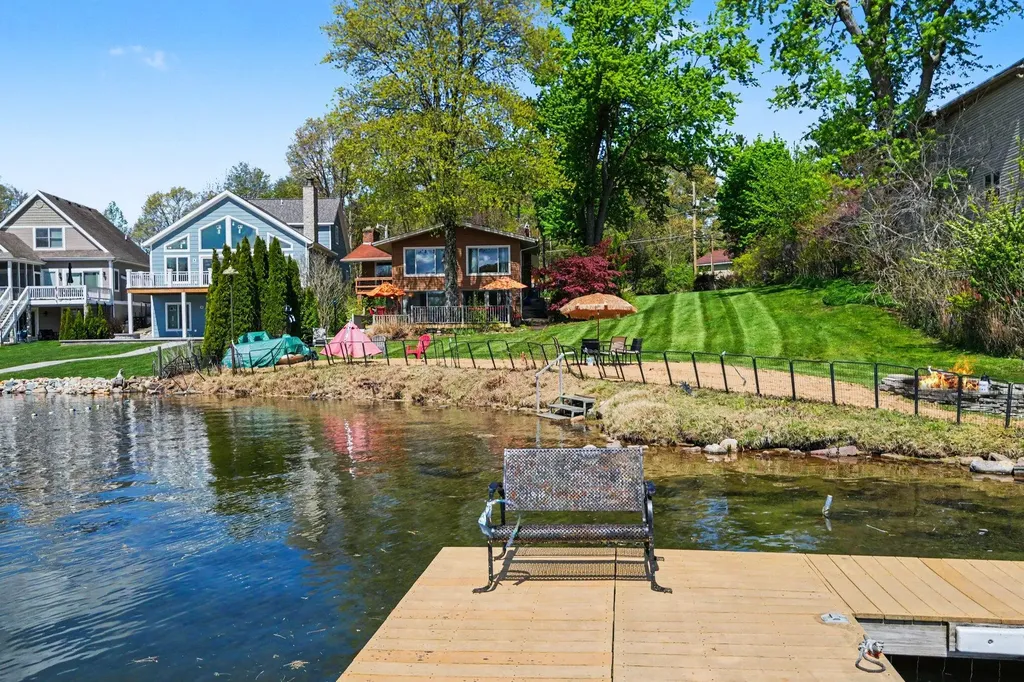50575 W Lakeshore Drive Silver Creek Township MI 49047