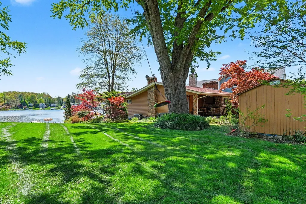 50575 W Lakeshore Drive Silver Creek Township MI 49047