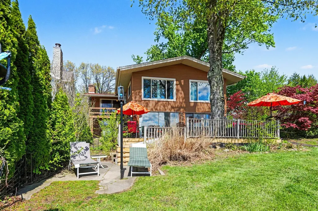 50575 W Lakeshore Drive Silver Creek Township MI 49047