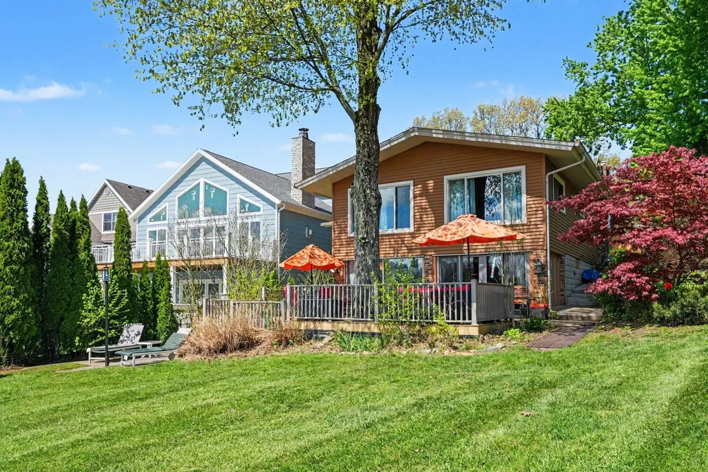 50575 W Lakeshore Drive Silver Creek Township MI 49047