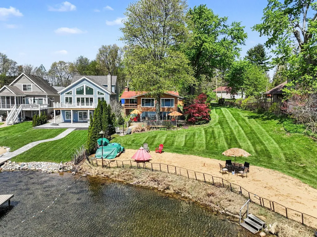 50575 W Lakeshore Drive Silver Creek Township MI 49047