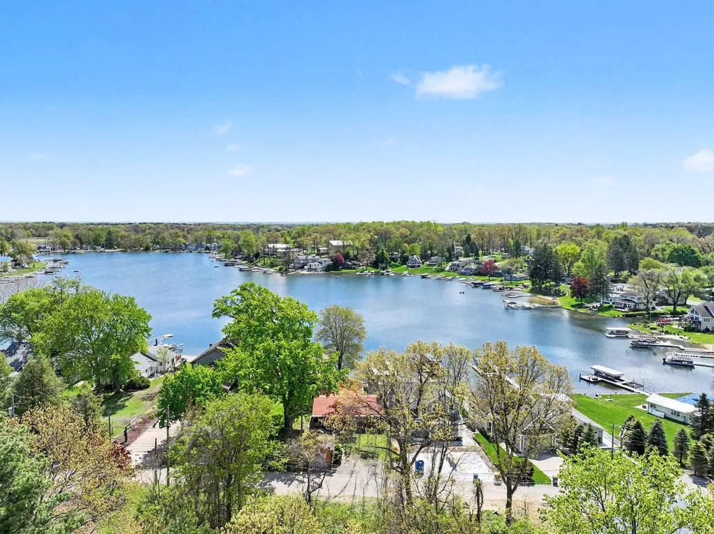 50575 W Lakeshore Drive Silver Creek Township MI 49047