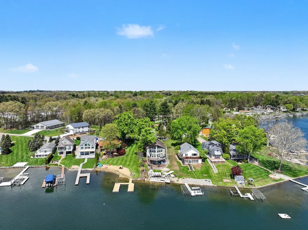 50575 W Lakeshore Drive Silver Creek Township MI 49047