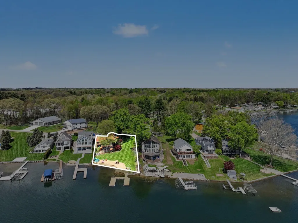 50575 W Lakeshore Drive Silver Creek Township MI 49047