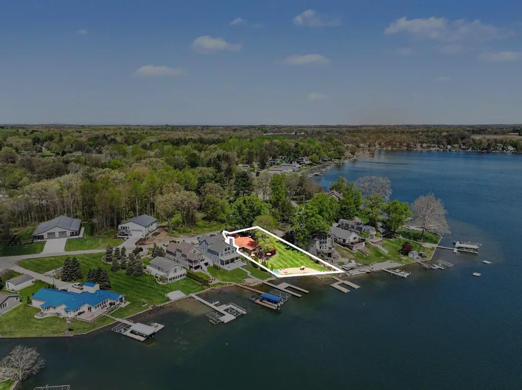 50575 W Lakeshore Drive Silver Creek Township MI 49047