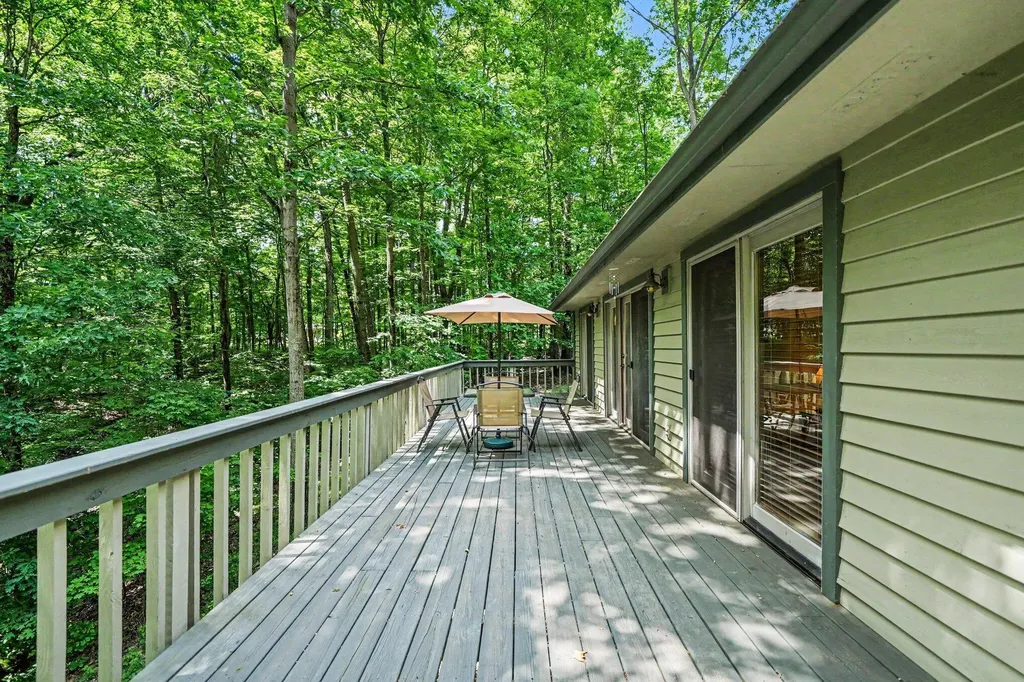 15283 Prairie Road Chikaming Township MI 49128
