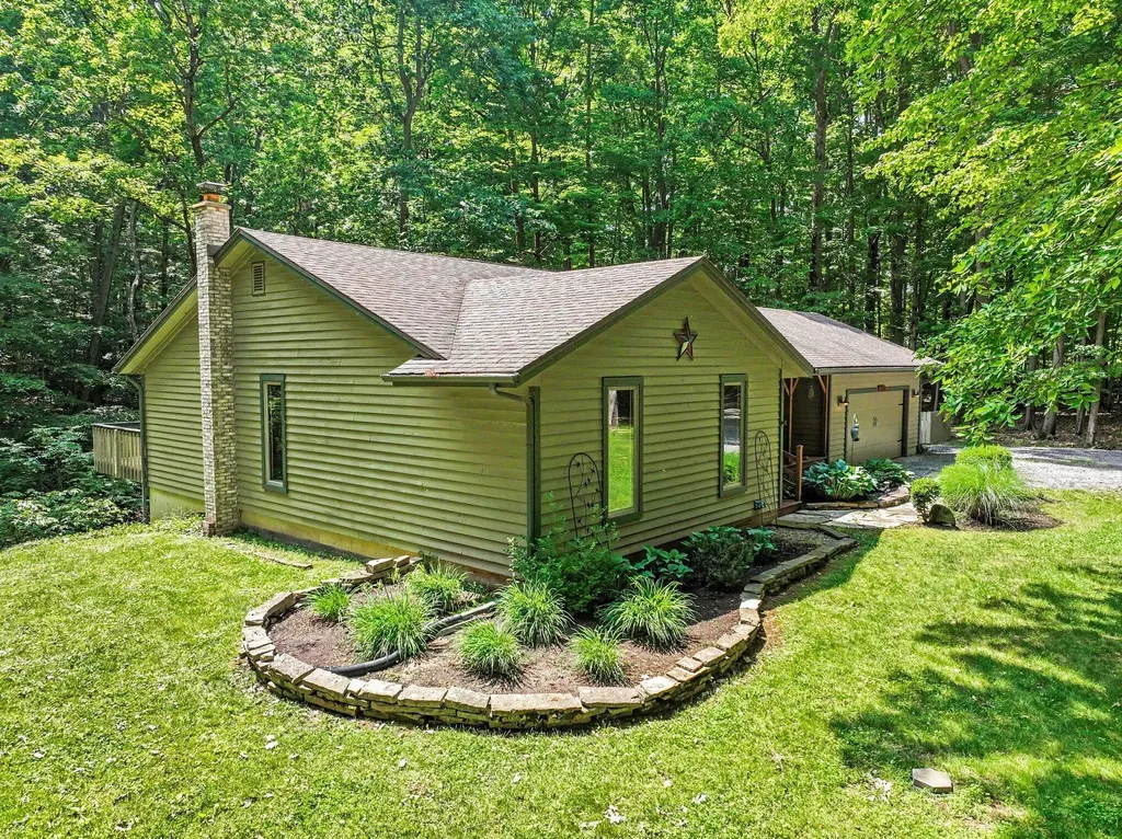 15283 Prairie Road Chikaming Township MI 49128