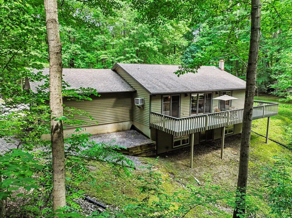15283 Prairie Road Chikaming Township MI 49128