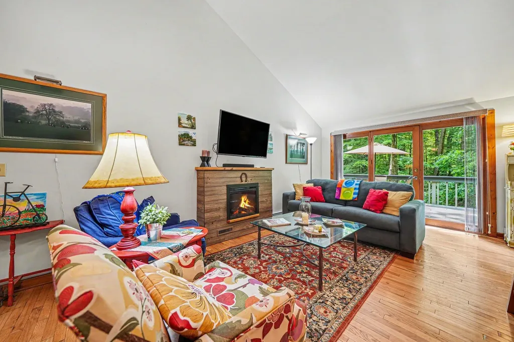 15283 Prairie Road Chikaming Township MI 49128