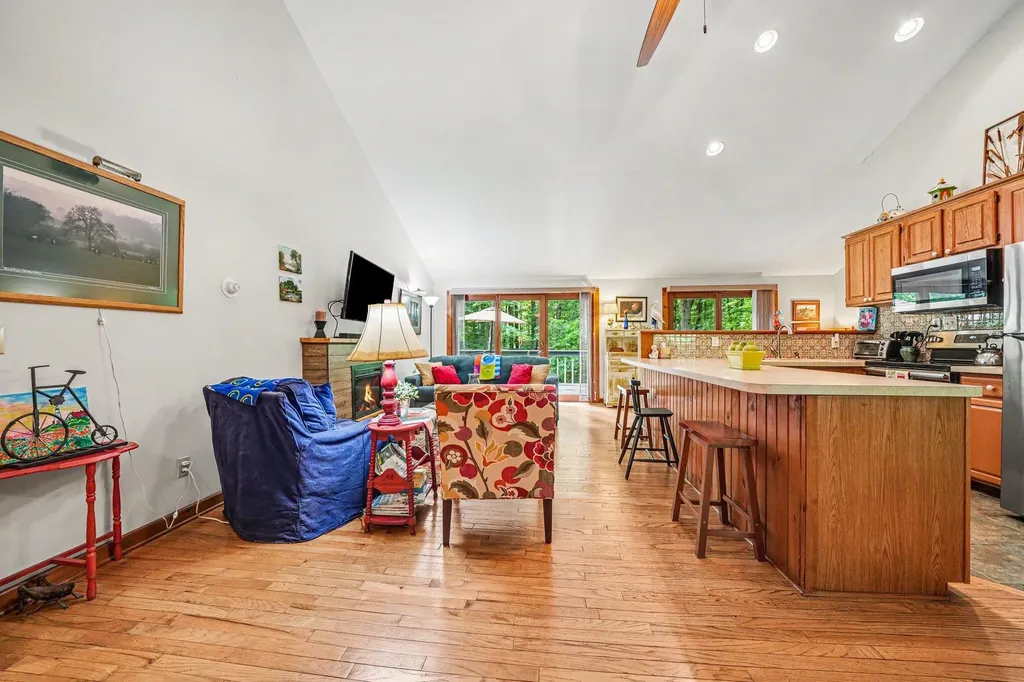 15283 Prairie Road Chikaming Township MI 49128