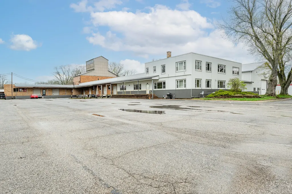 320 Park Street Coloma City MI 49038