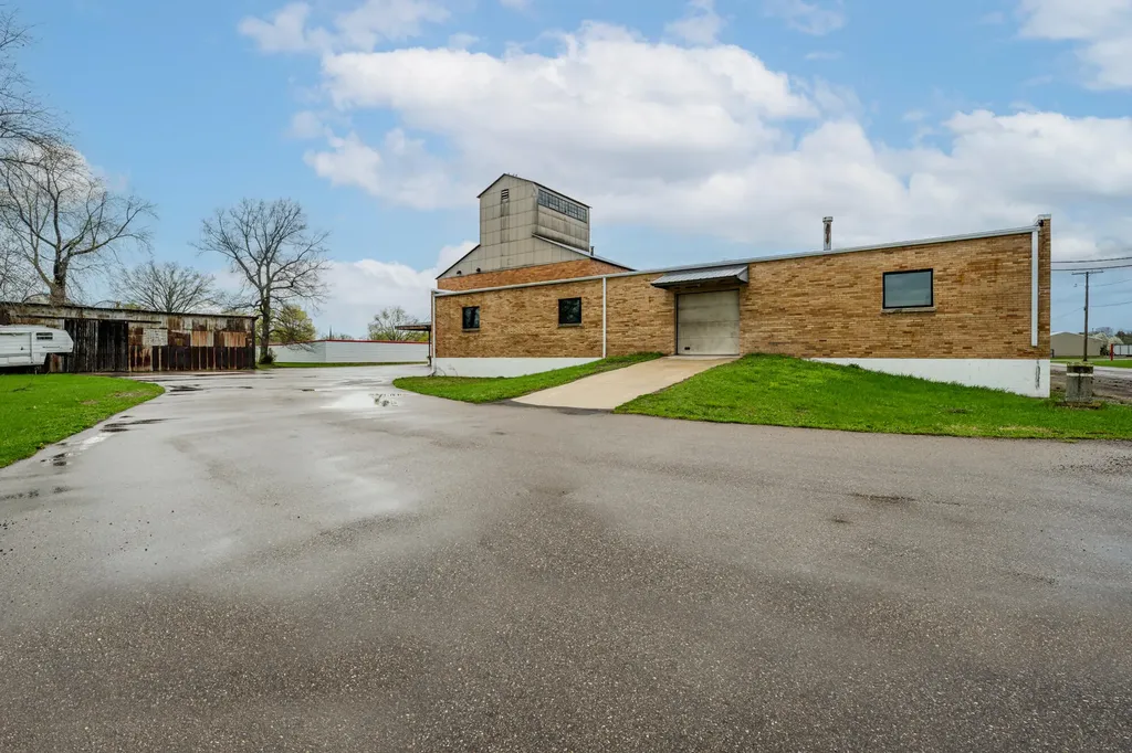 320 Park Street Coloma City MI 49038