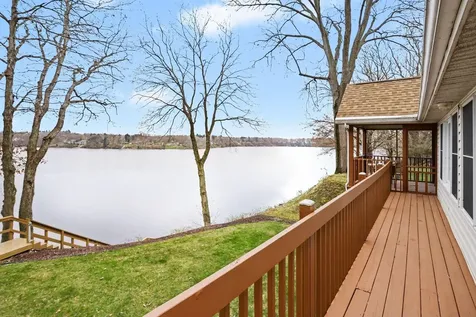 9895 Lakeview Drive Oronoko Charter Township MI 49103