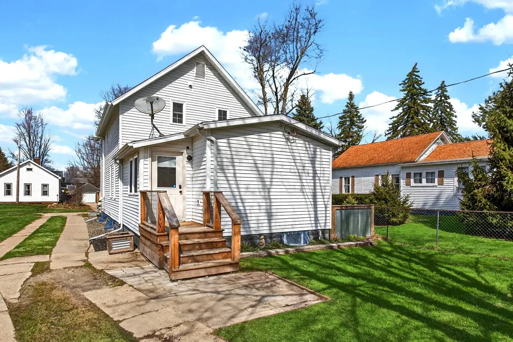 104 E Locust Street Three Oaks Village MI 49128