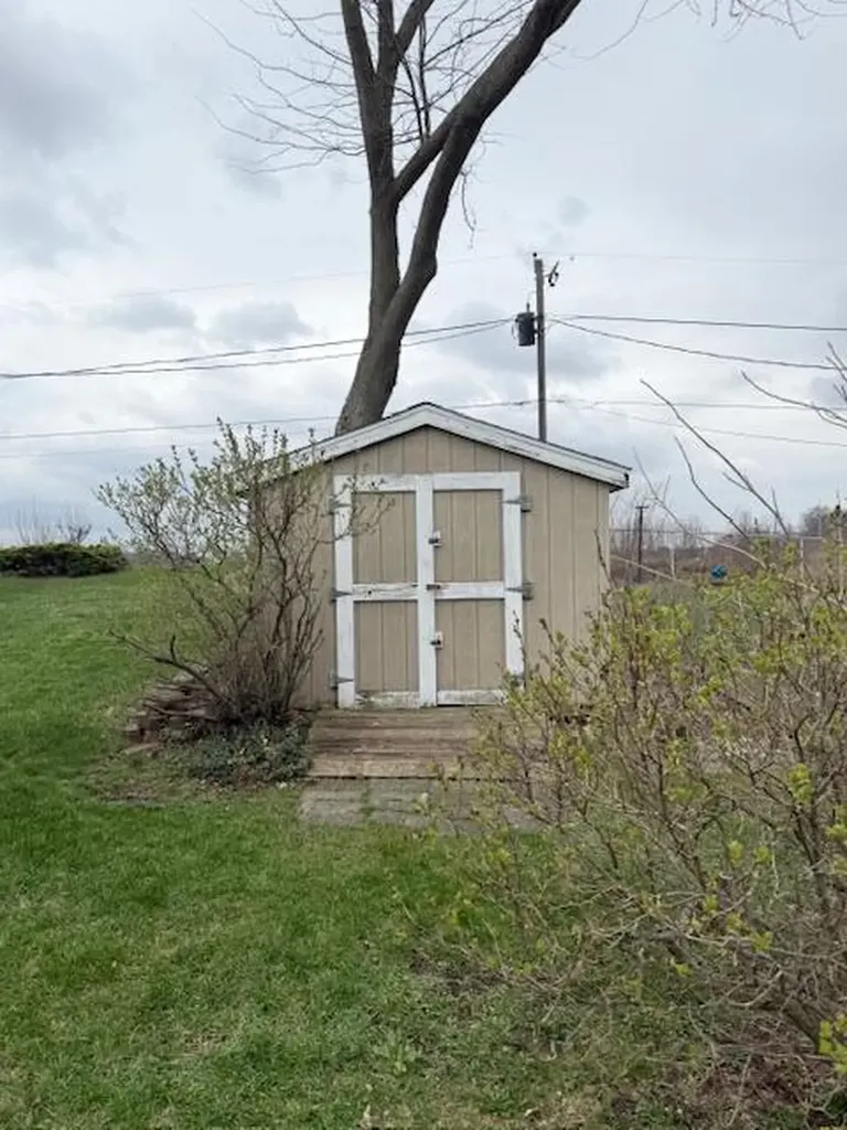 5586 Wendzel Drive Coloma Charter Township MI 49038