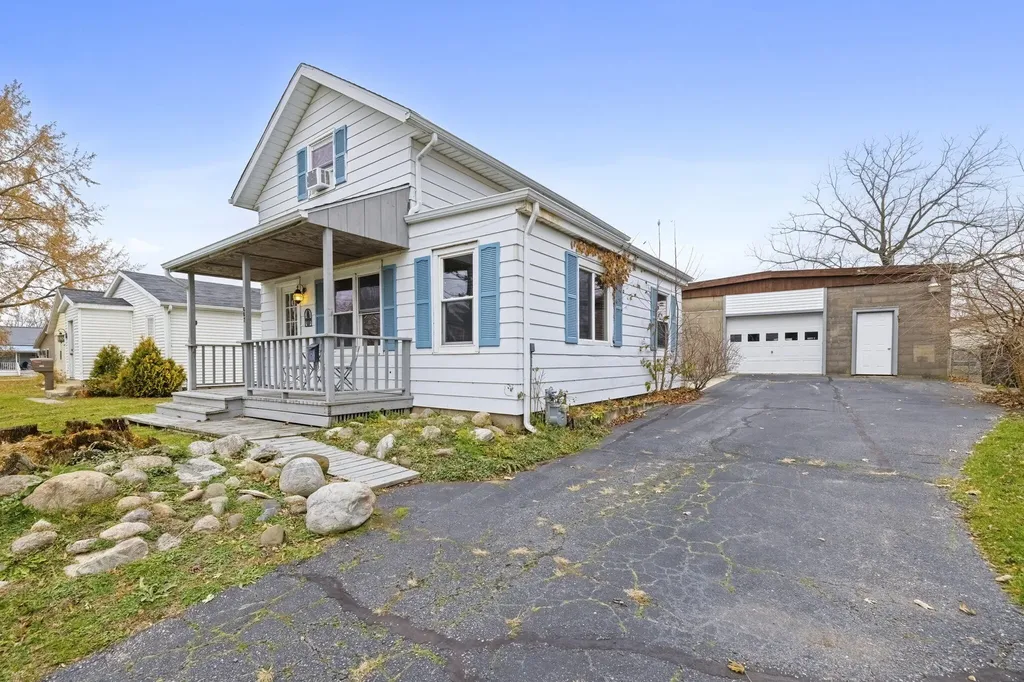 607 Sherwood Avenue Three Oaks Village MI 49128