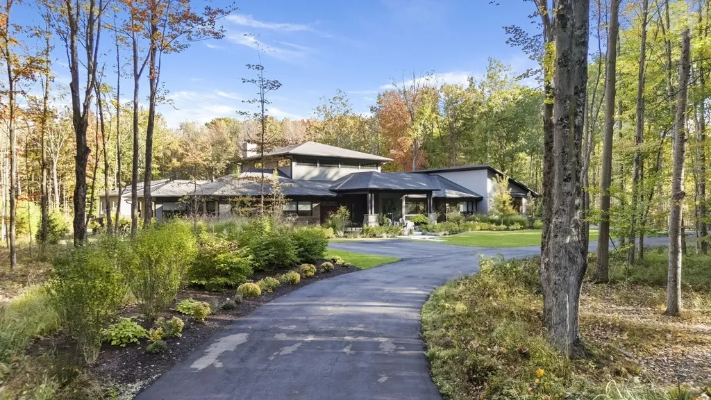 6941 Youngren Road Chikaming Township MI 49115