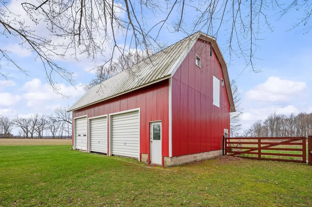 55796 92nd Avenue Hamilton Township MI 49047