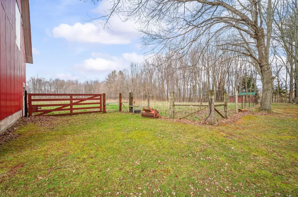 55796 92nd Avenue Hamilton Township MI 49047