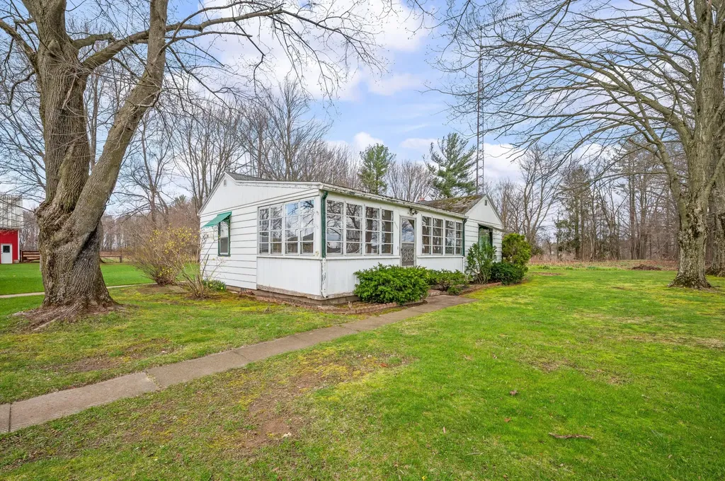 55796 92nd Avenue Hamilton Township MI 49047