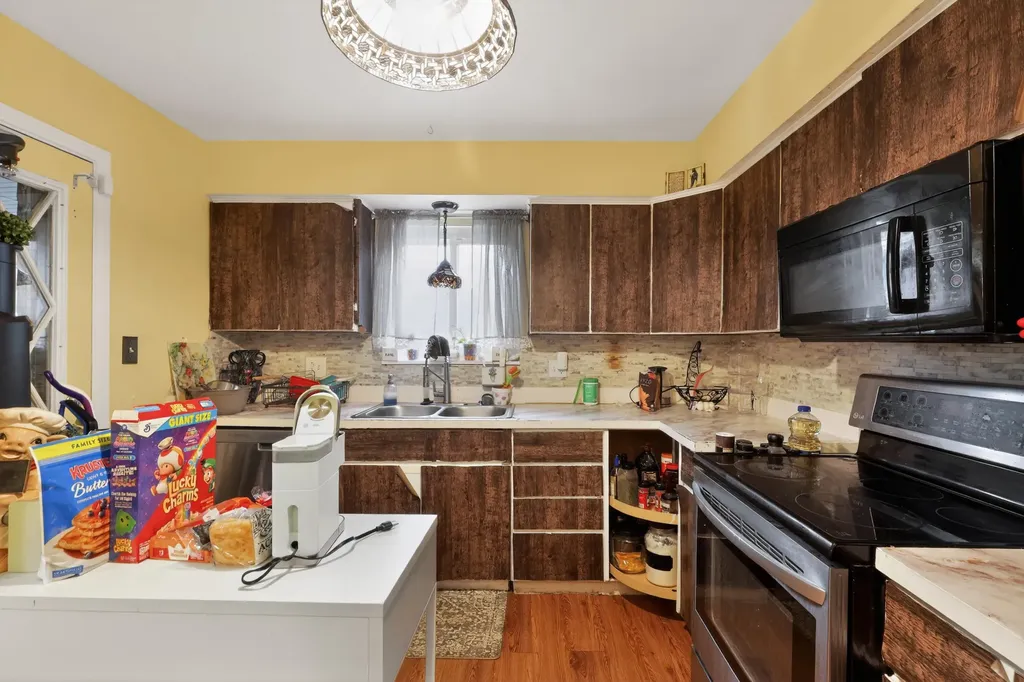 13511 Dixie Redford Charter Township MI 48239