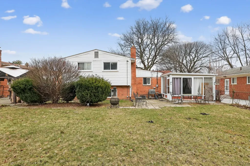 13511 Dixie Redford Charter Township MI 48239