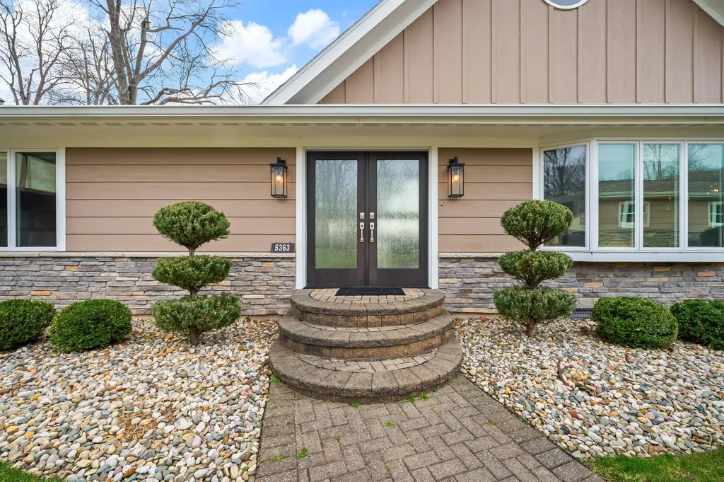 5363 Paw Paw Lake Road Coloma Charter Township MI 49038