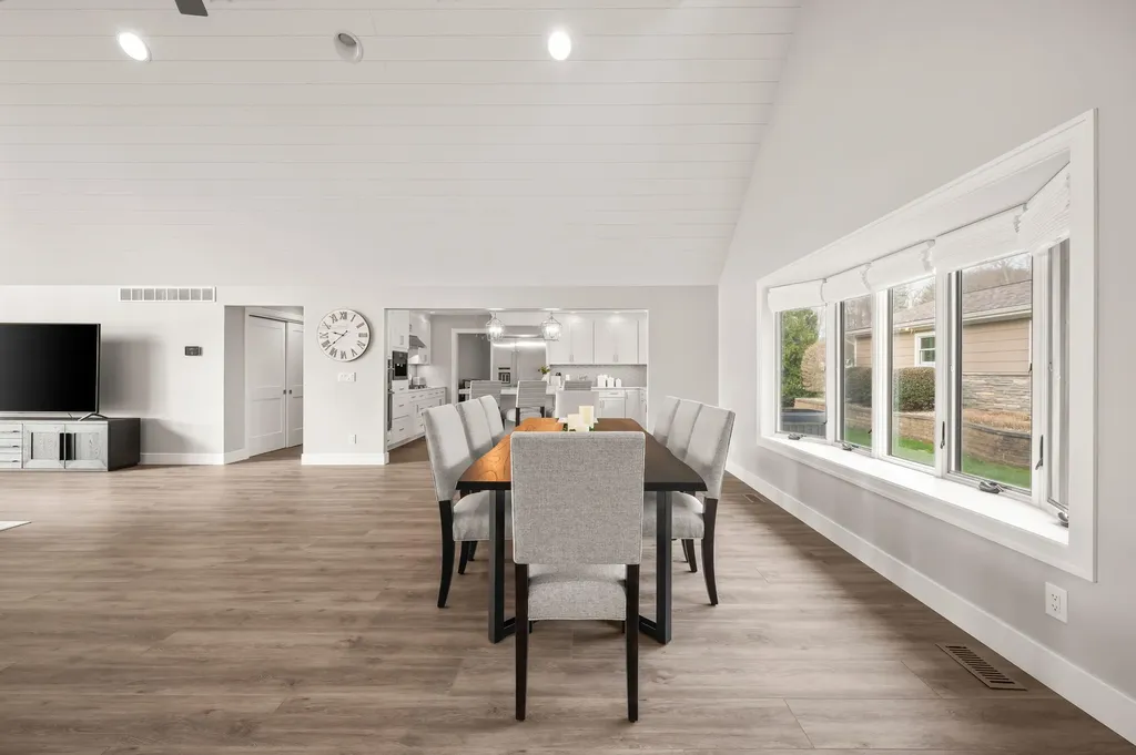 5363 Paw Paw Lake Road Coloma Charter Township MI 49038