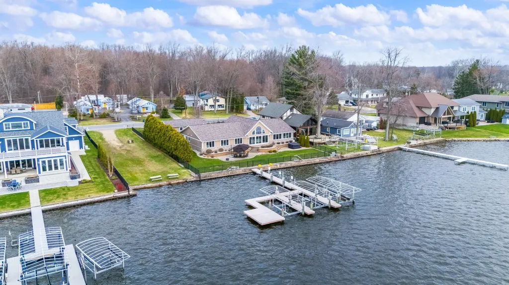 5363 Paw Paw Lake Road Coloma Charter Township MI 49038